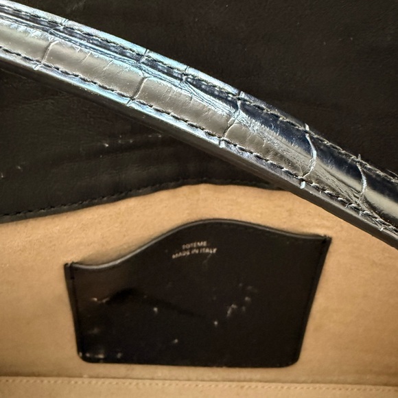 Toteme T-lock Crocodile leather bag, black - Picture 5 of 6